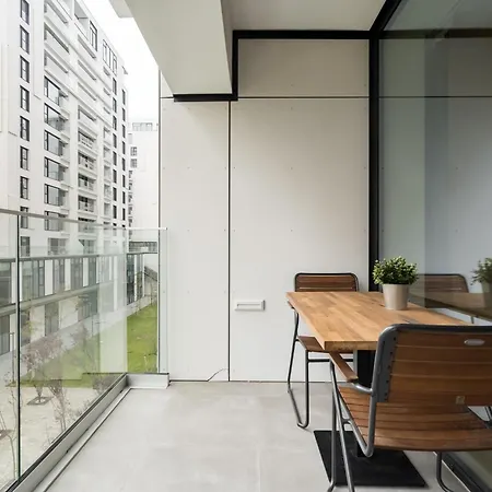 One Harmony Parking Бухарест